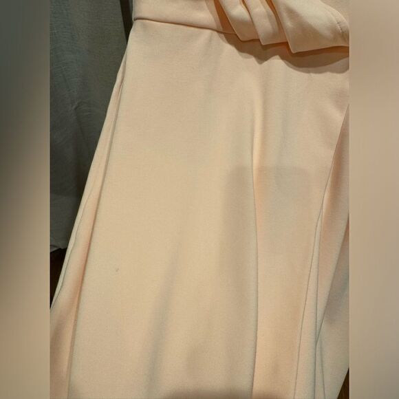 Lavish Alice Women’s Light Pink Midi Tulip Dress with Wide Chest Keyhole Sz US 6 - Picture 8 of 9